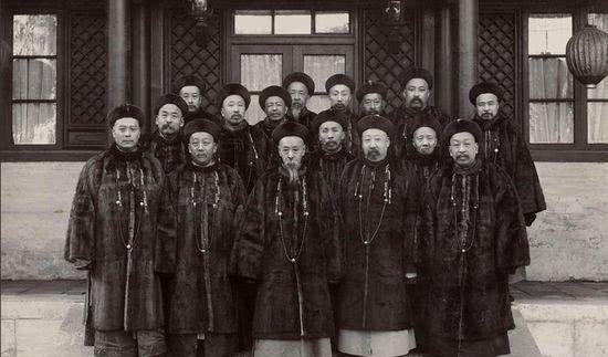 位铁|溥仪退位时,清朝的12位铁帽子王,他们各怀鬼胎,有三种不同表现