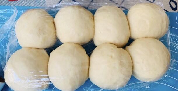 萌萌哒的菠萝包