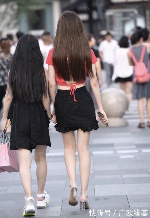 上衣 红色上衣搭配包臀裙，甜美还高贵，显得简单又有视觉冲击力