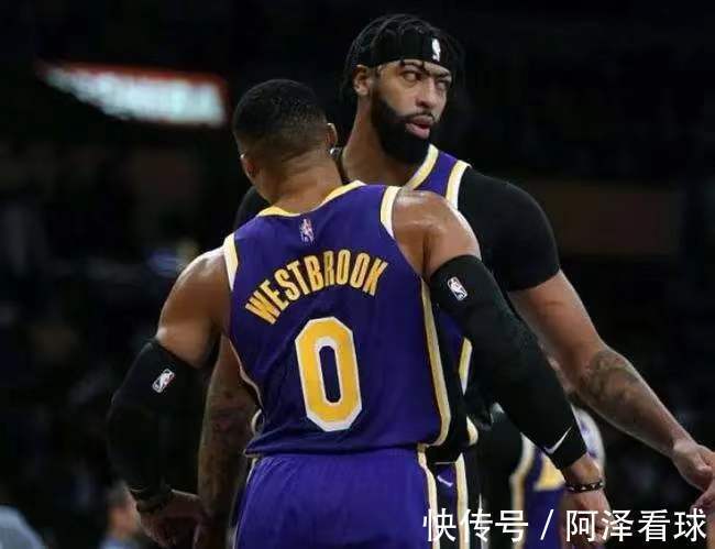 内线|湖人内线告急,邀请中国男篮遭拒绝,明智决定打好NBL比赛