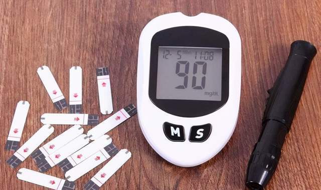 a300|血糖高的人,脚上会出现3种变化,哪怕占一个,也要检查一下血糖