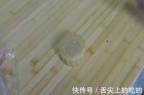 面团|老式五仁月饼的家常制作方法，馅料十足，做法简单，美味可口