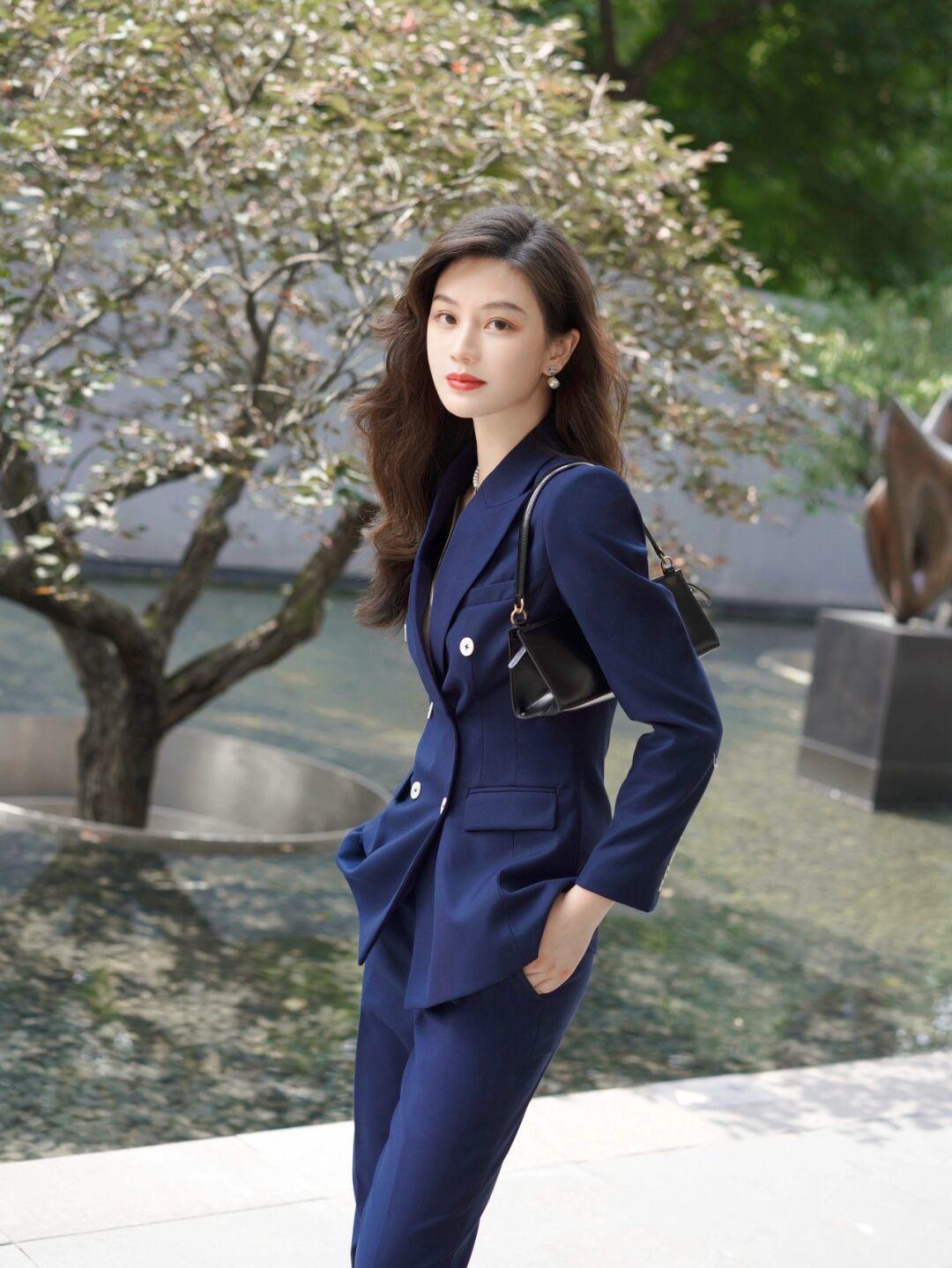 技巧|40+女人不要再穿“基础款西装”了,建议记住这几个技巧,超洋气