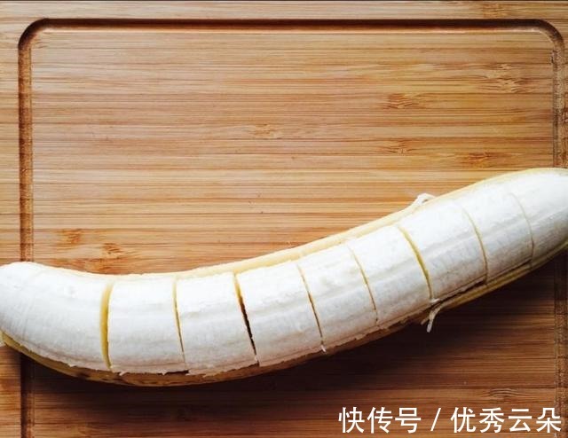 色香味|香蕉和麦片的碰撞香甜软糯这个小甜品,大人孩子都爱吃!