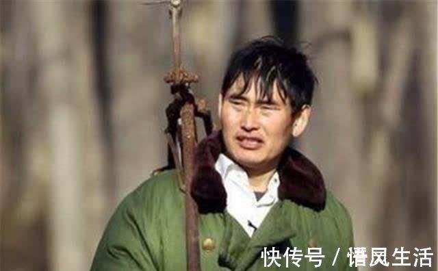 汉字#朱之文3年级辍学,写4字却卖出20万,专家:书法家不如文盲