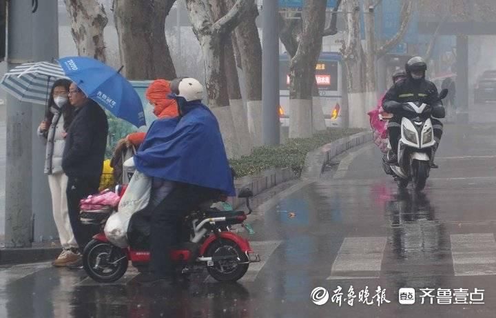 好雨知时节，济南雨雾朦胧，美如江南