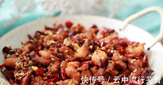 辣子鸡|家庭版辣子鸡丁,麻辣过瘾,低脂又解馋,好吃到舔手指!