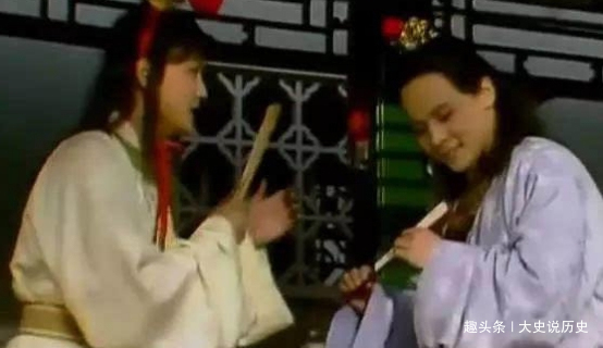 蓑衣$红楼梦贾府被抄,男丁都被发配充军,为何偏偏贾宝玉能被救出