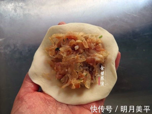 包子|萝卜包子在家做,皮薄馅大不塌皮,鲜美不腻人,学会了不用买