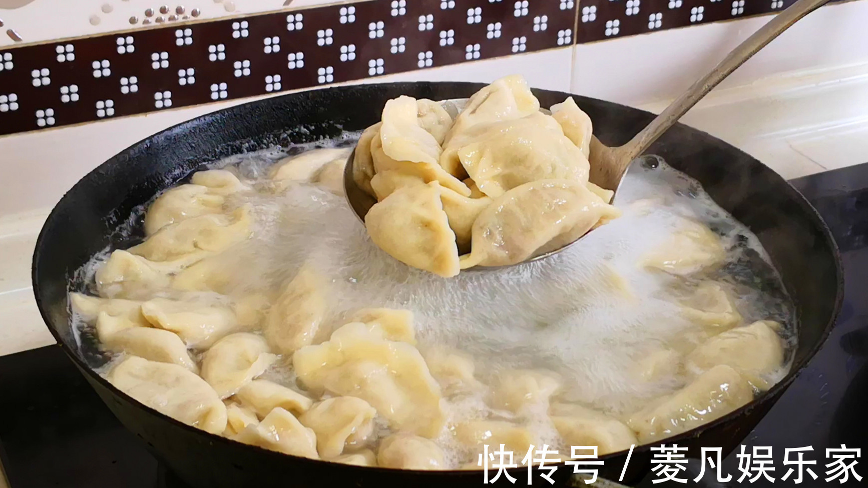 包饺子|茄子包饺子，实在太好吃了，鲜美多汁不油腻，比肉饺子还香还好吃