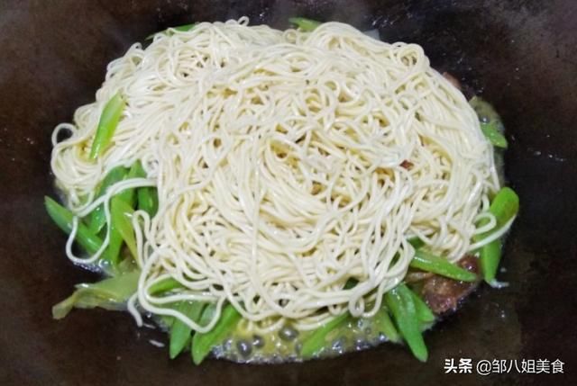 入伏|入伏后这样做面条，简单省事，有面有菜一锅出，好吃不烫嘴，真香