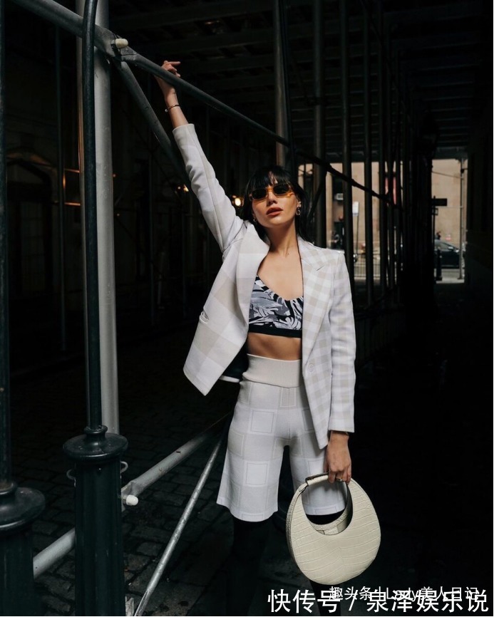包臀裙 西装+运动内衣简直绝了!秋天这样穿得炸街,早秋穿搭安排好了