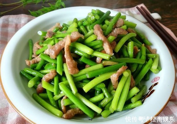 家常菜:蒜薹炒肉丝,凉拌海带,小炒杏鲍菇,泡椒香菜爆猪肝