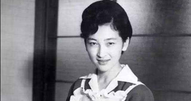 明仁|被恶毒婆婆逼成抑郁症,“亚洲戴安娜”晚年反击,拒绝与天皇合葬