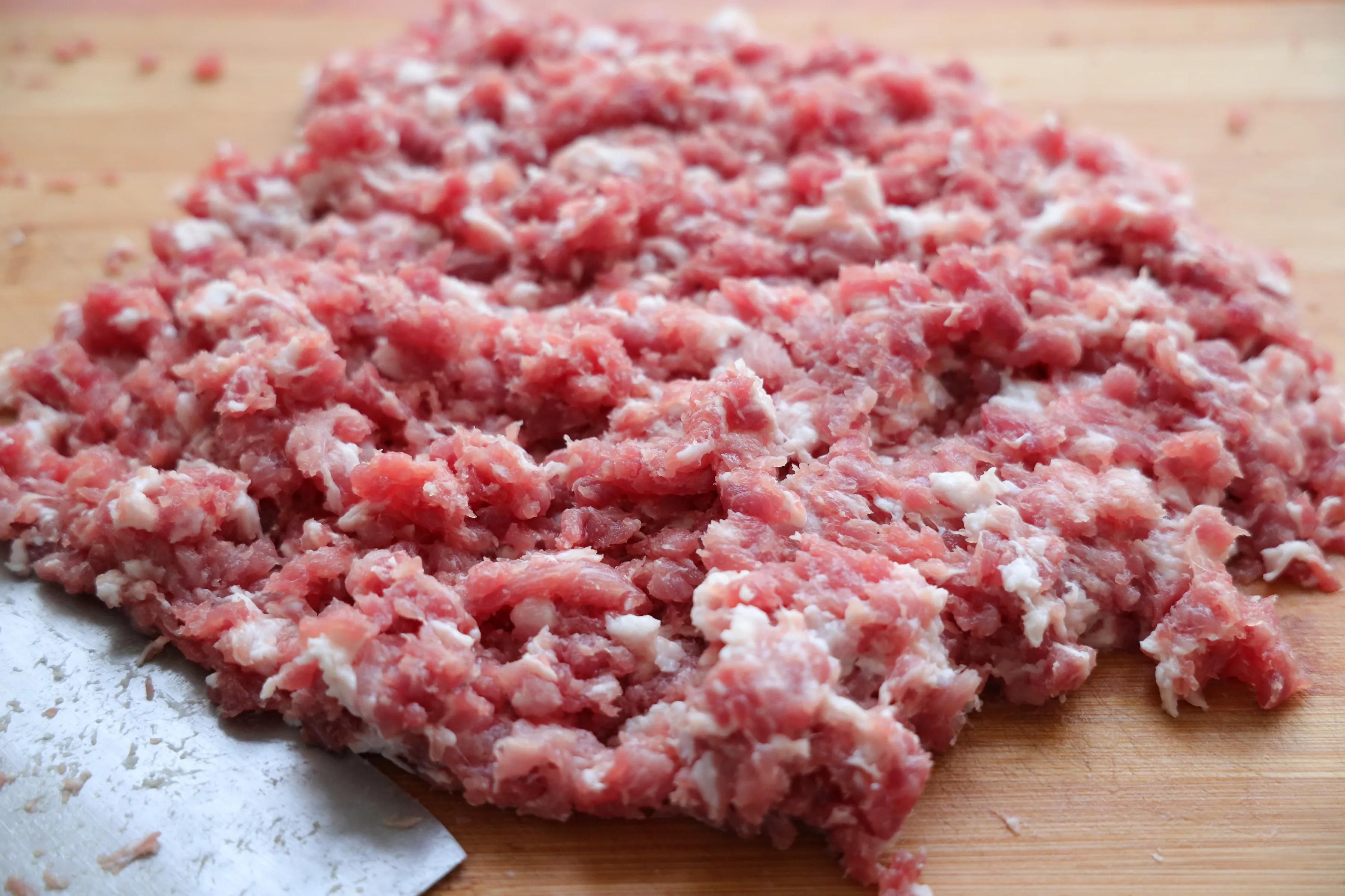 瘦肉|自制脆皮肠，纯肉馅儿吃起来太过瘾了，在家做无添加才健康