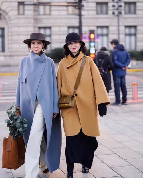  毛衣|女人过了五十岁别乱穿衣，推荐三木妈妈三组穿搭，优雅减龄有气质