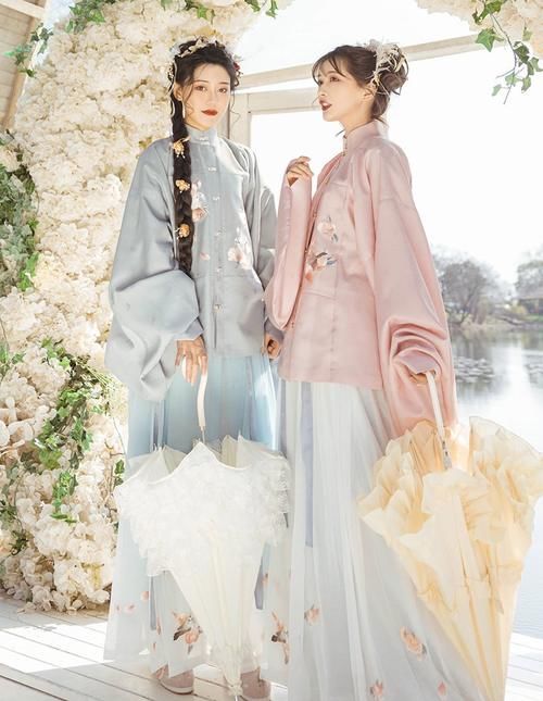 最近流行一种“初恋风”汉服，温柔又清新，直男看了也心动