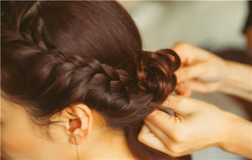 蓬松感|中短发怎么扎好看 怎么打理