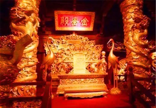 宝贝|溥仪晚年回故宫,随手在龙椅下掏出一件“宝贝”,让人哑口无言!