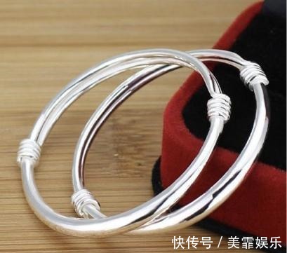 银饰@女人戴镯子金的好还是银的好,以下这几点,看完你就有数了