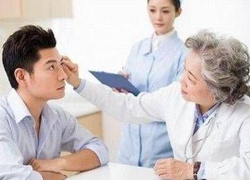 心梗来临前|心梗发生前,脸上有4种表现,保护心脏健康,谨记“3多、3少”