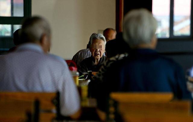 父母|不想在年老时拖累子女,退休前需要做好4个准备,你准备好几个