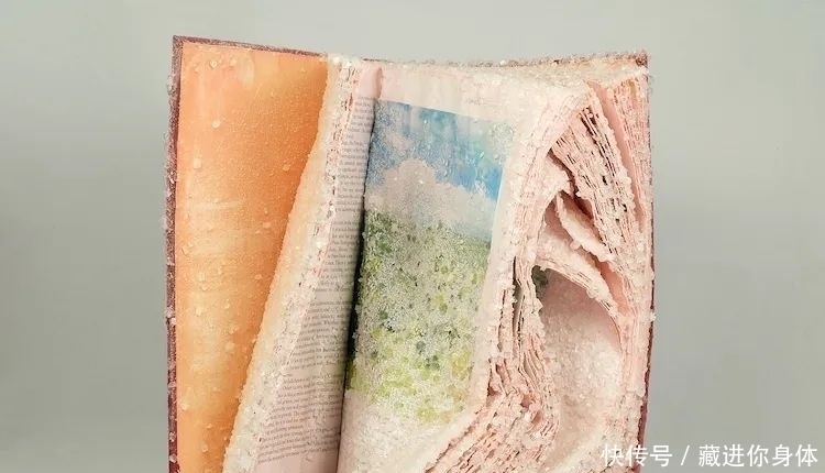 亚历克西斯·&她创作雕塑时“开挂”了:把书丢进水里,等2天作品就完成了