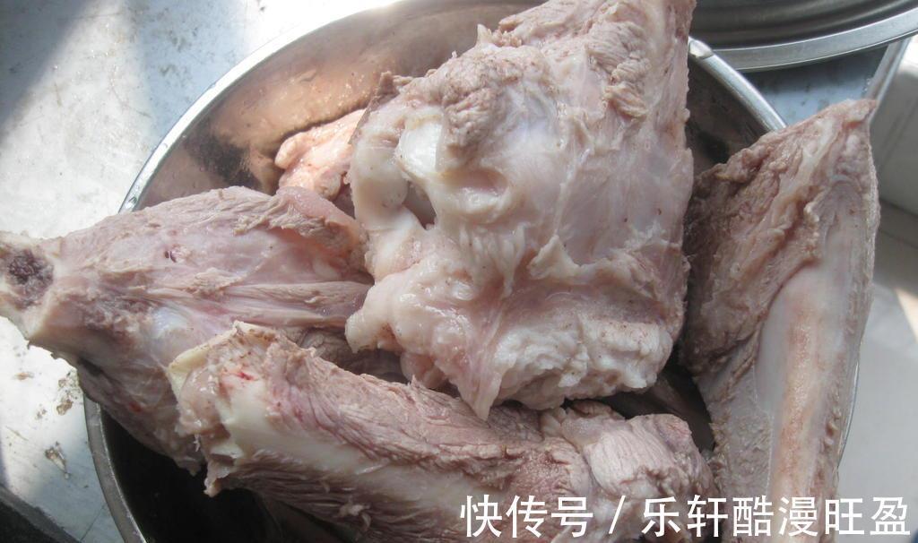 动物性|不管炖什么骨头汤，记住“3步骤2不放”，汤白味鲜，关键还不腥