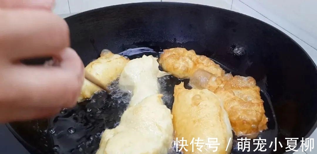 油条这样做才简单，冰箱里一放，简单又好吃，学会天天不起早