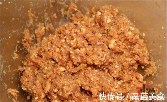 炸丸子有人放淀粉，有人放面粉，都错了！教你正确的做法，太香了