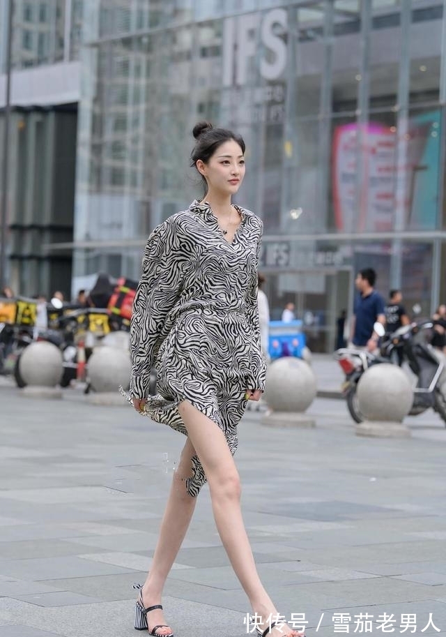 街拍|街拍:短裙穿搭的小姐姐们