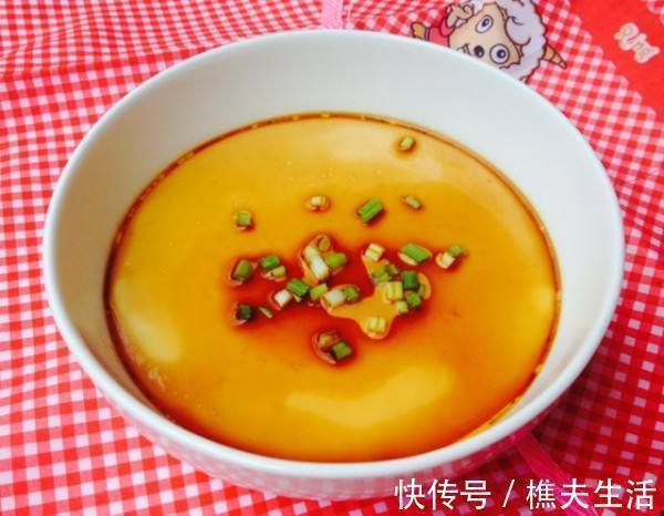 蒸水蛋是该冷水还是热水下锅，很多人都做错了，难怪不好吃