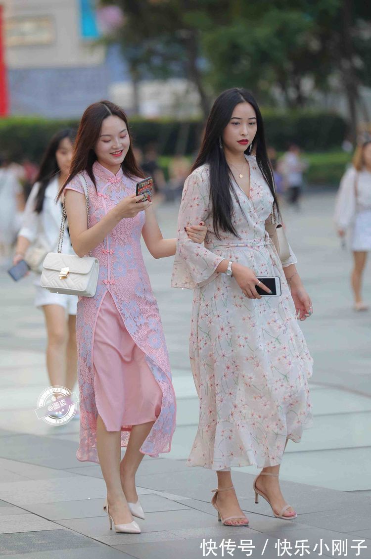 装扮 动人心扉的连衣裙装扮增添沉稳气质,想说不爱它都难,淡雅大方