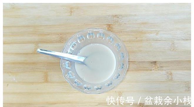 干面粉|玉米面别再蒸窝头了,教你做成玉米发糕,又香又好吃