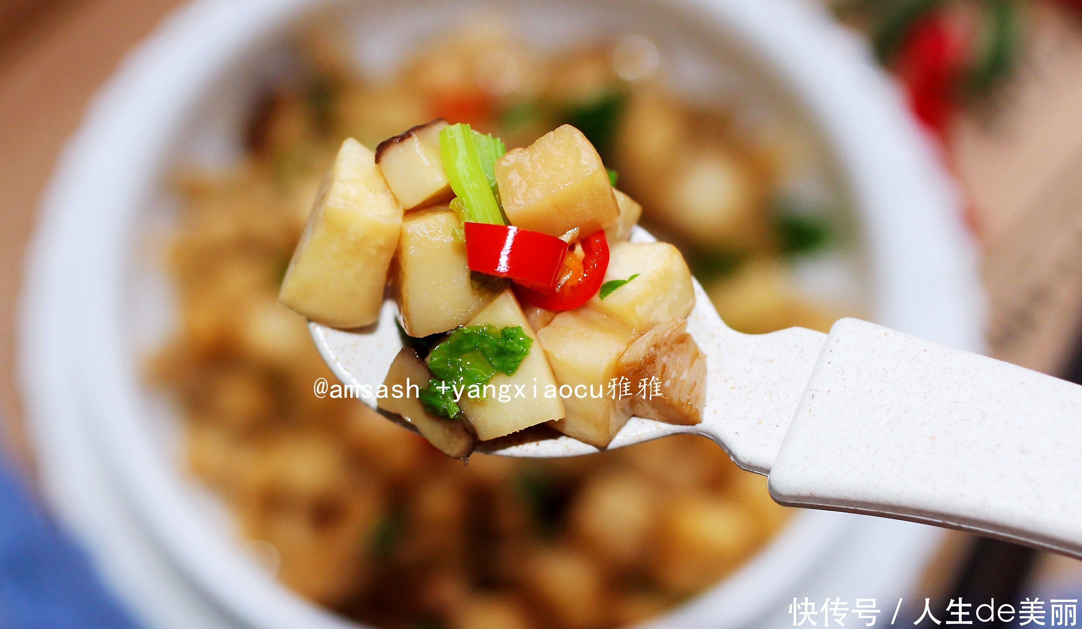 杏鲍菇最好吃的做法,不加盐和水,比肉还好吃,上桌就被抢光了!