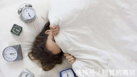 中老年人|“一分钟入睡法”燃爆全球，拯救重度抑郁失眠者，让你每天睡好觉