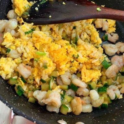 虾仁|人气家常下饭菜虾仁炒饭，一秒征服家人的胃