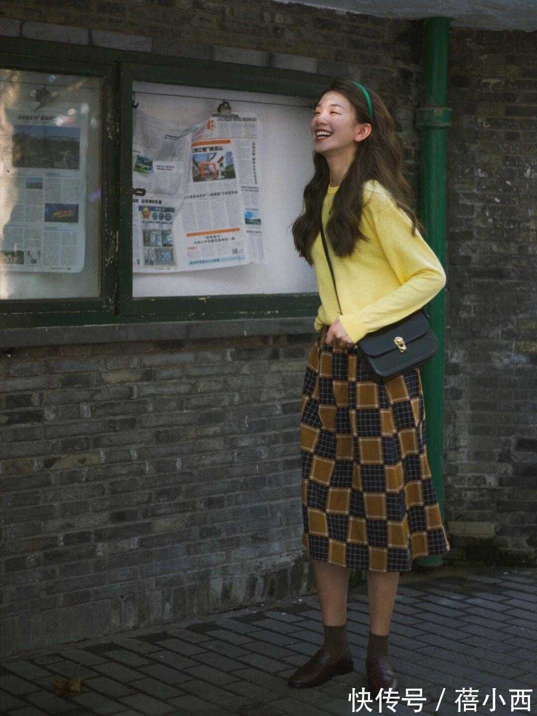 乐福鞋|今年春季火了这3条半身裙,配毛衣和西装都很合适,好看还实用