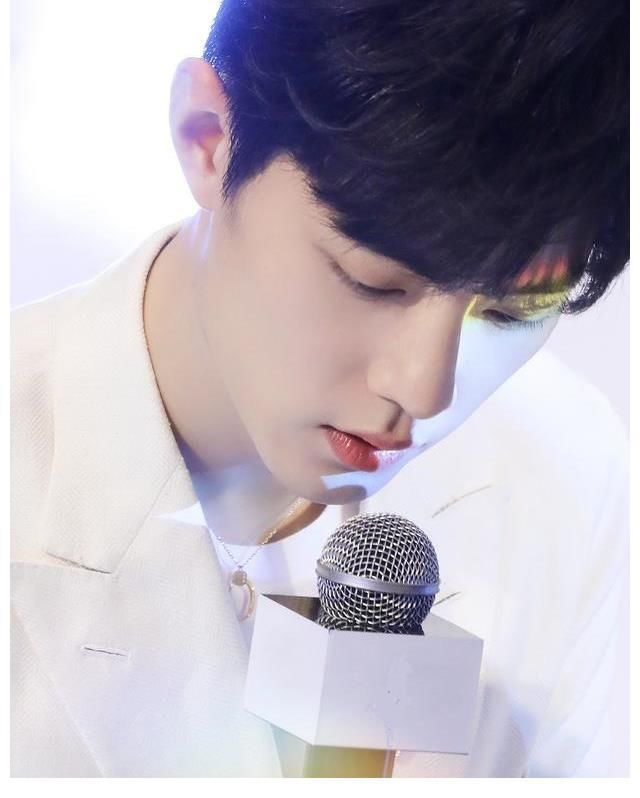 平台|官宣博获赞1005万！平台月度第一！肖战国民度喜人：就是讨人喜欢