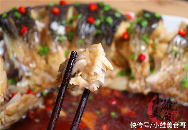 把一整条鱼扔进电饭锅中,头一次见这种做法,出锅连骨头都不剩