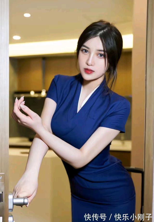 空姐|气质女神韩静安蓝色谨慎旗袍搭配丝袜,有一种空姐的既视感