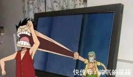 路飞|动漫人物从屏幕里爬出来,路飞想来现实世界冒险却被索隆拖住了