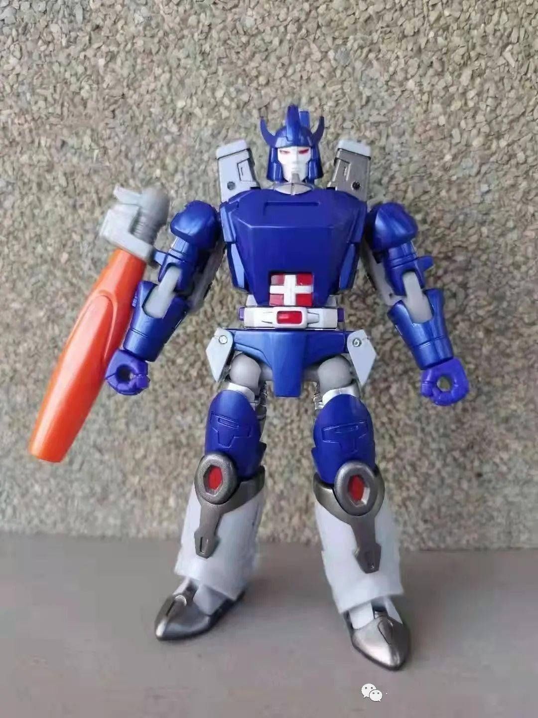 霸天虎|【评玩具】子小天:岑测评《NA惊破天 金属色涂装十分亮眼!》