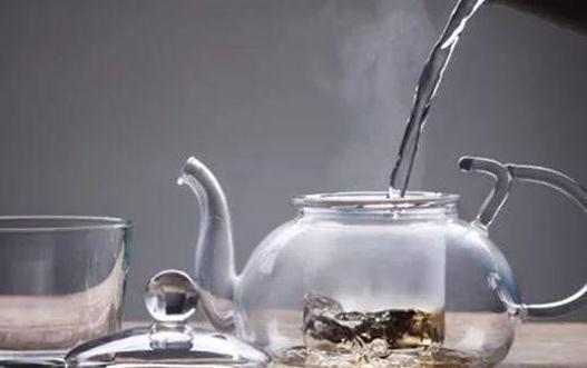 养生|早上起床空腹喝一杯水到底养不养生?提醒要注意4点,你喝对了吗