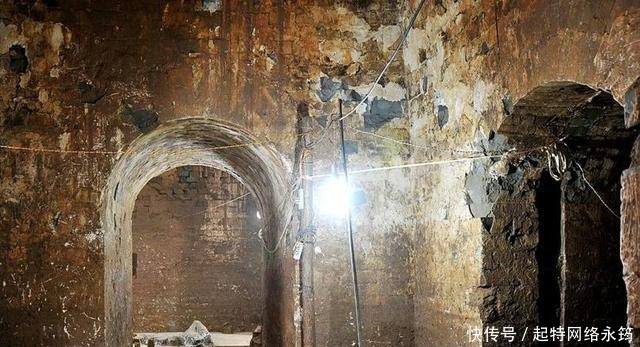 考古挖出一具“无头尸骨”,旁边还有一把斧头,难道是刑天墓?