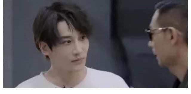 哥哥们|不同的通知淘汰方式,赵文卓陈小春“冷酷”的背后,给了兄弟最体面的风光