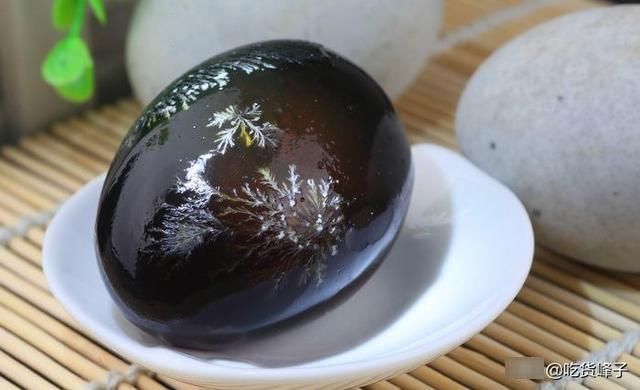 饭店|皮蛋锅里煮一煮，饭店一份68，在家成本只花8元钱，待客倍有面子