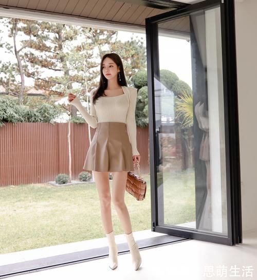 美女|美女穿搭：开衫配短皮裙，细腰长腿气质太好了！