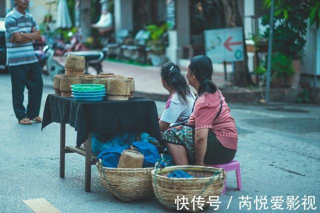 人文景观|老挝最温情的一道人文景观，持续千年，游客为此专门早起