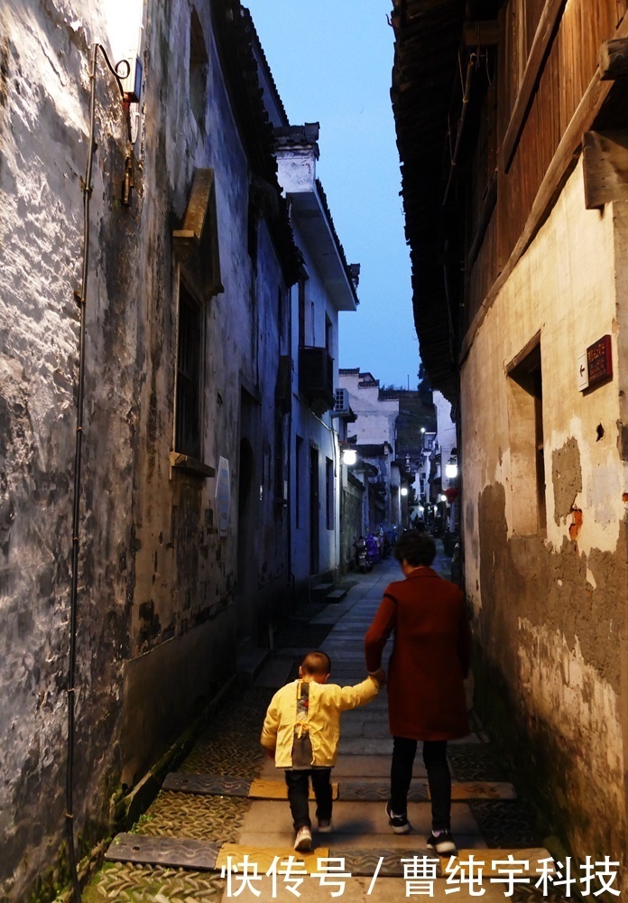 中薪|徽州古城夜画用镜头品读灯火阑珊里的厚重沧桑与古韵风情